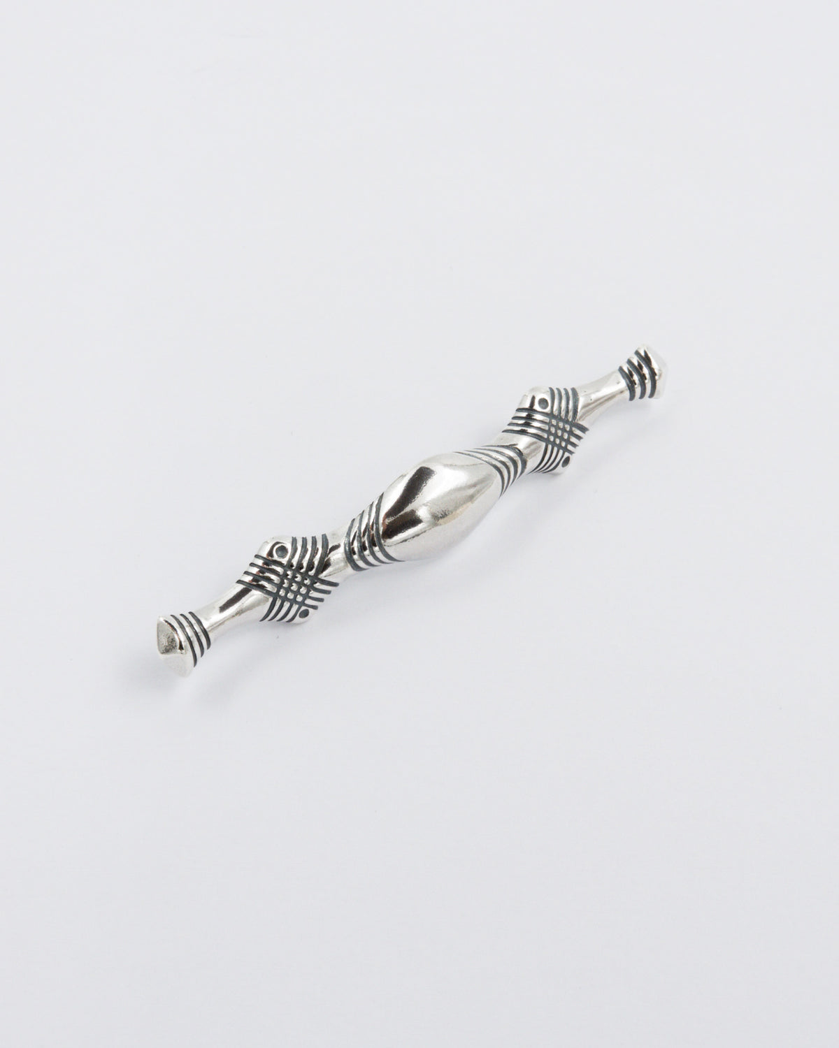 Kept Vöyr's silver brooch