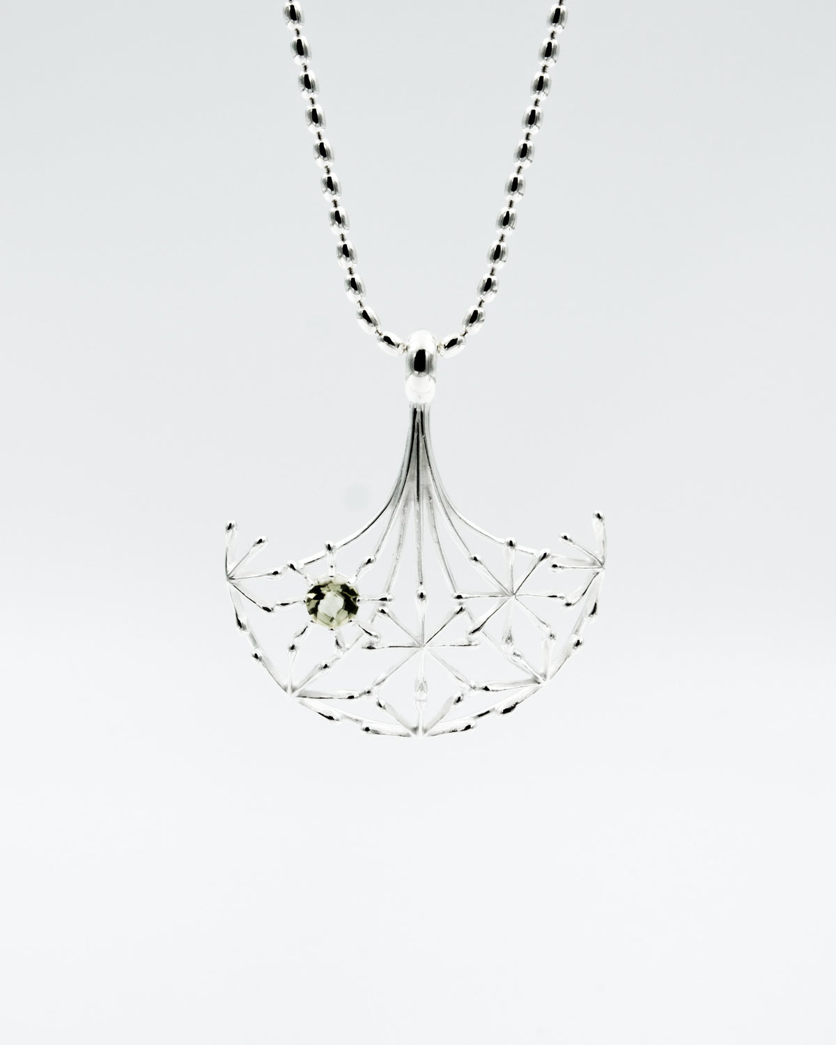 Heard Woman's voice pendant 40 cm silver green quartz