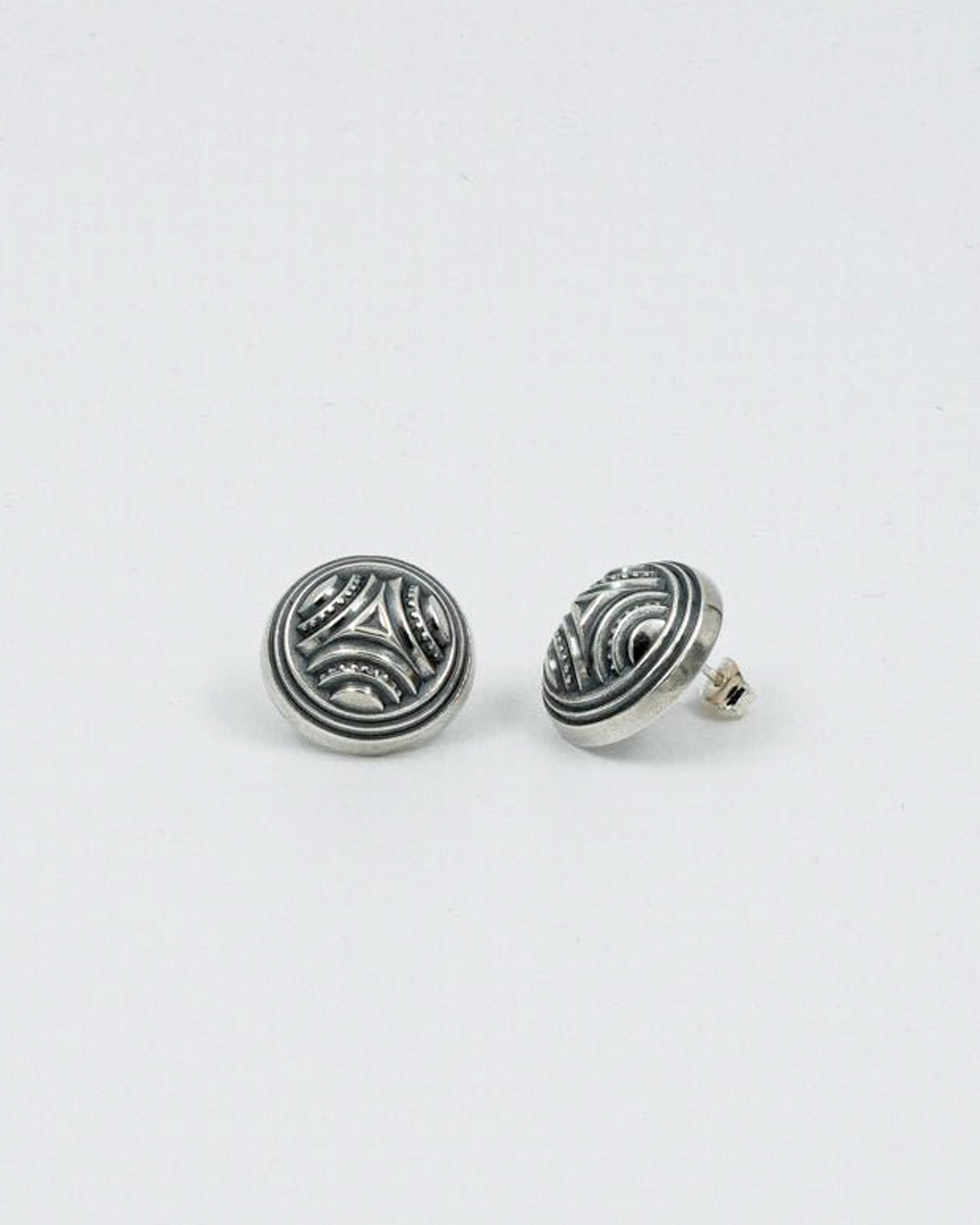 Kept Vähänkyrö button earrings T silver