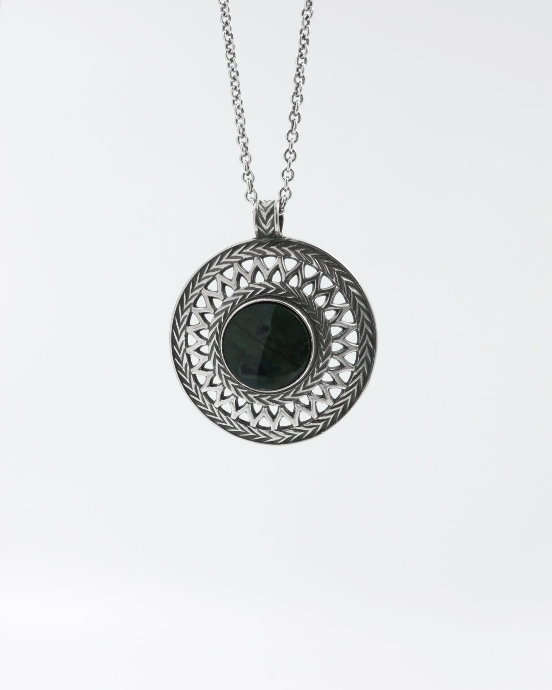Kept Uskela pendant silver spectrolite