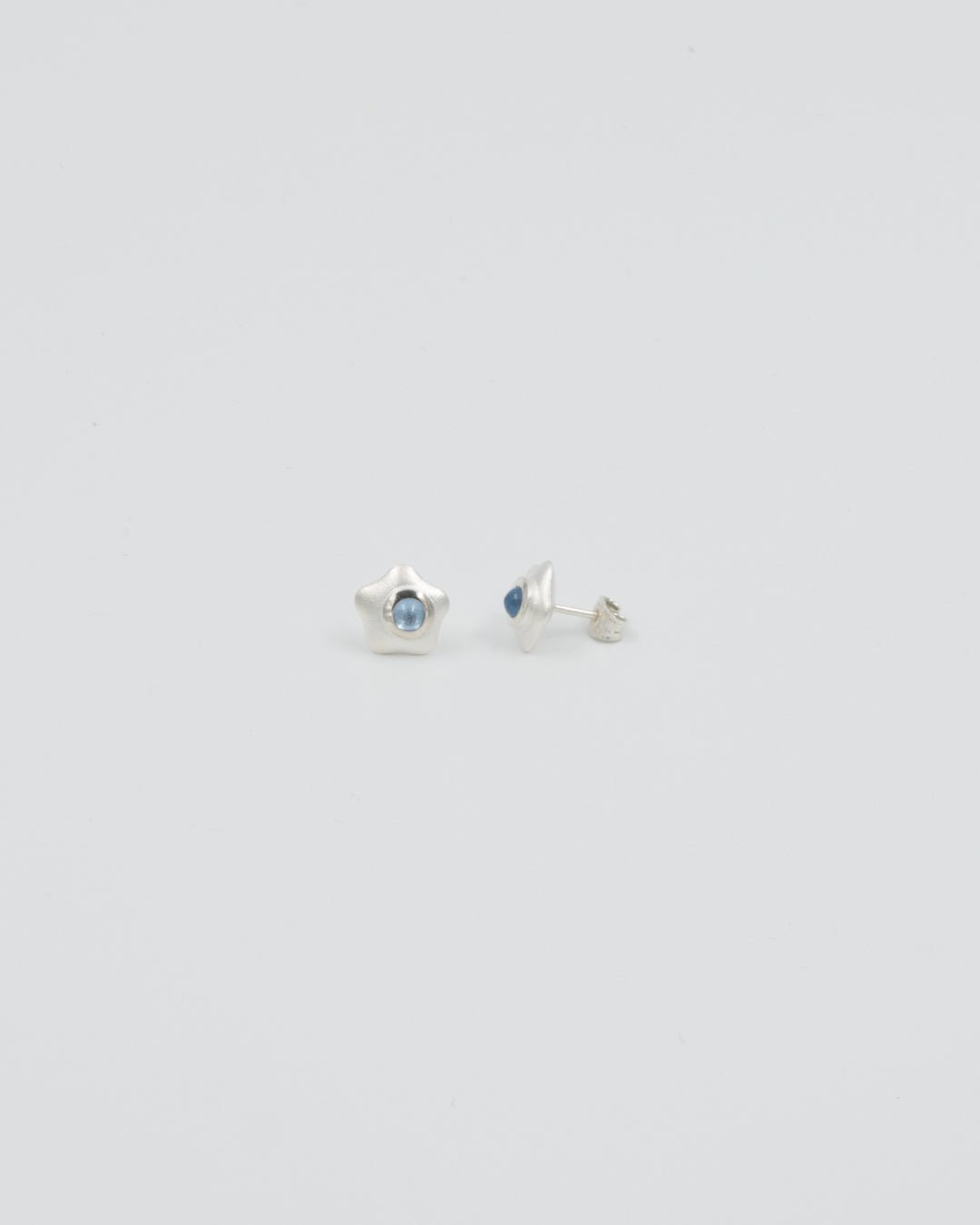 Kept stud earrings in aquamarine silver