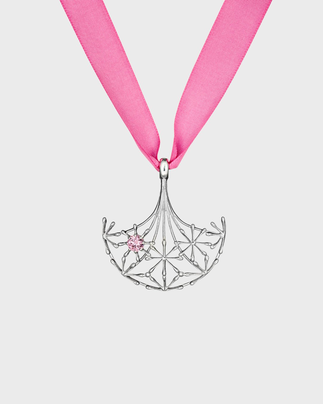 Roosa nauha 2017 -riipus