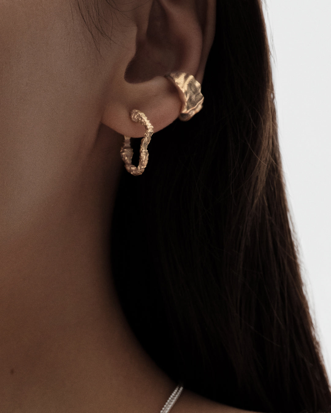 Itu-ear cuff hopea kullattu