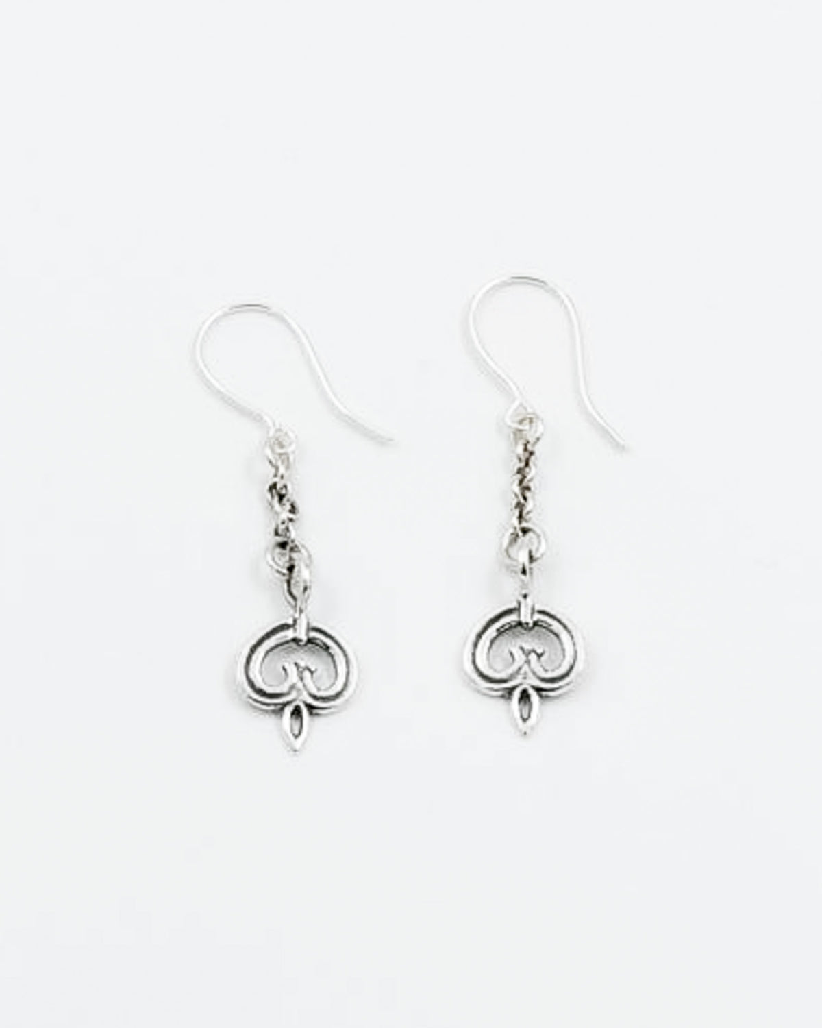 Kept Karelian ribbon braid chain earrings silver