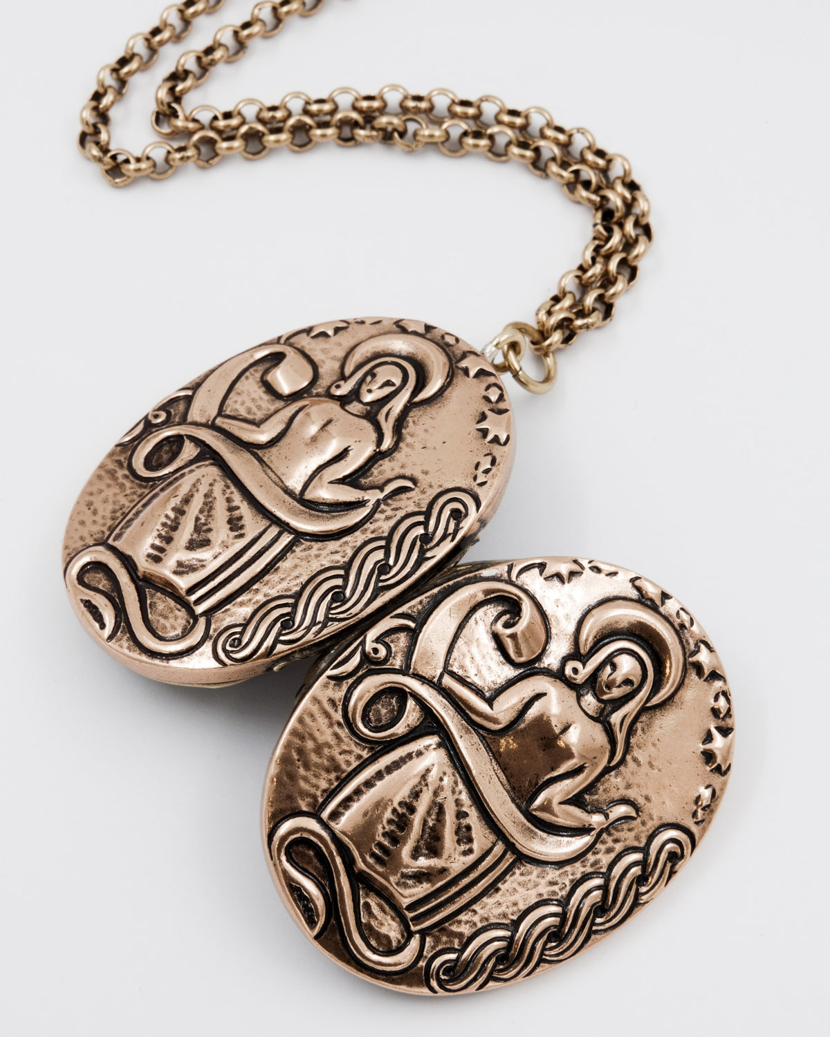 Pidetty Madonna-medaljonki iso 70 cm pronssi