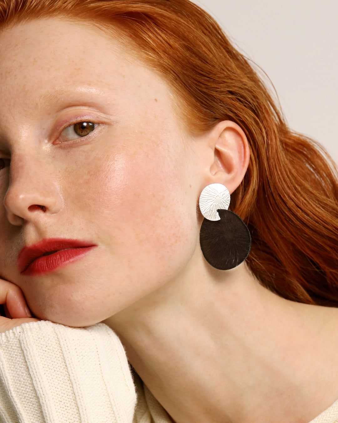 Nolla Earrings silver black