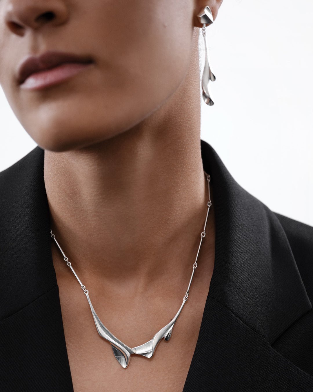 Arieta single earring silver left