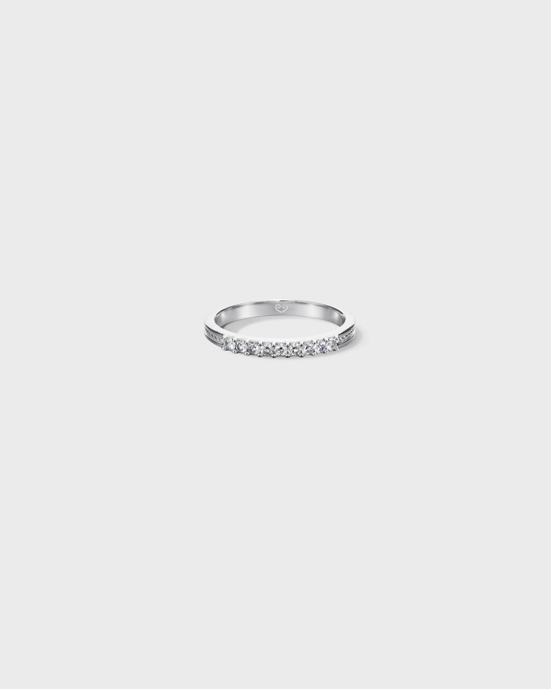 Ikiaikainen-sormus 9x0,02ct valkokulta