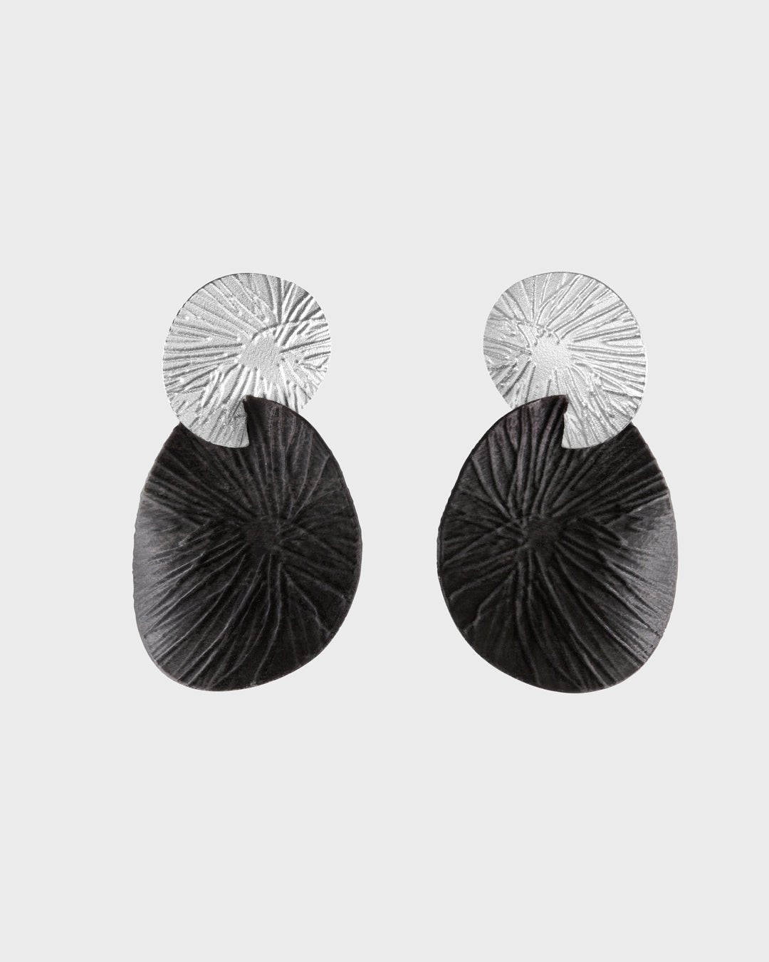 Nolla Earrings silver black